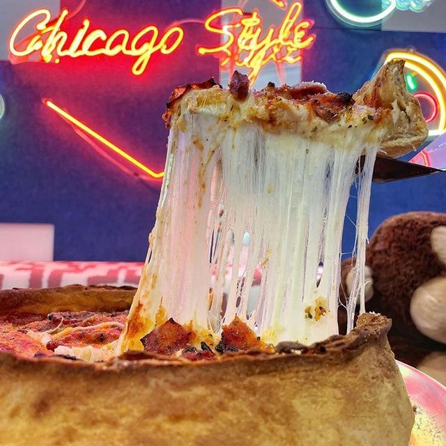 mucho queso - chicago style pizza madrid - pizzería americana